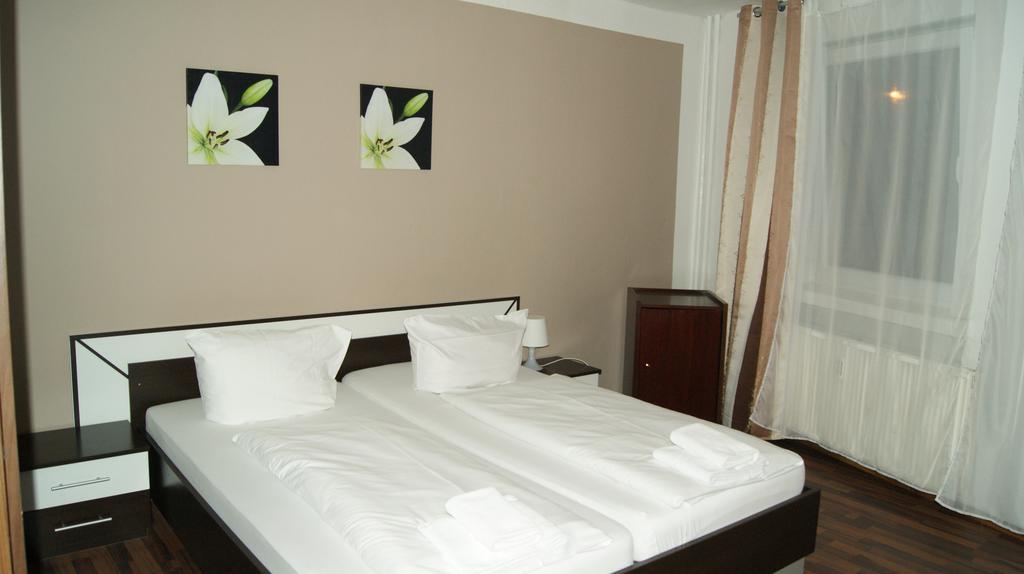 Hotel Pension Eberty Berlin Extérieur photo