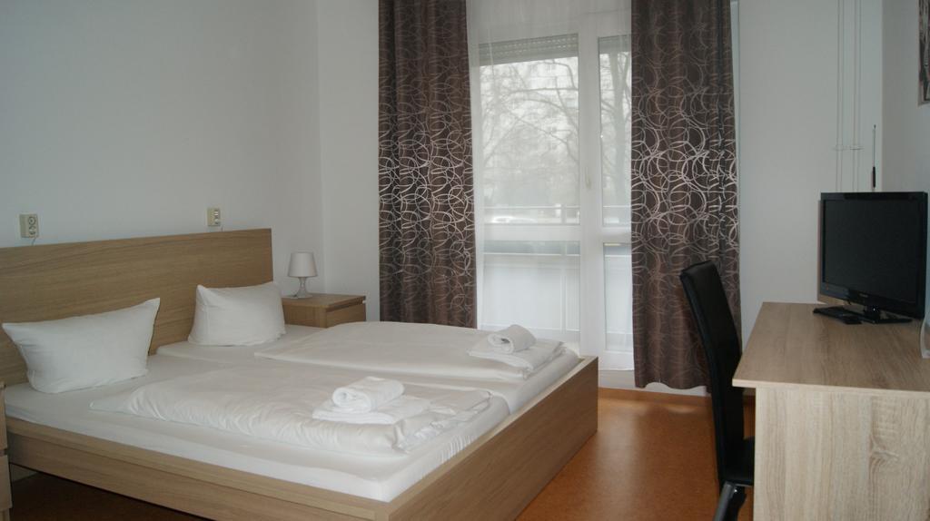 Hotel Pension Eberty Berlin Extérieur photo