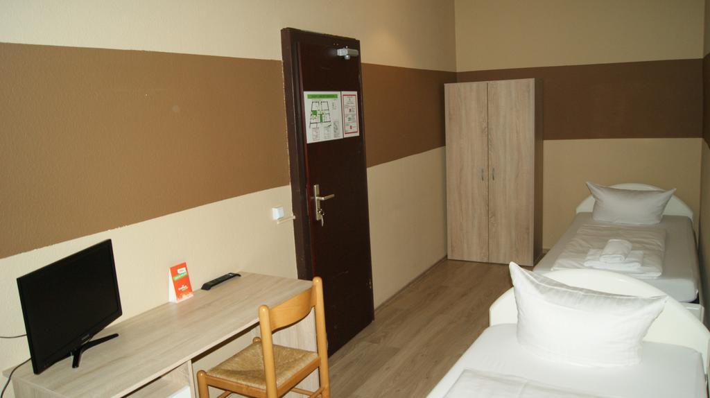 Hotel Pension Eberty Berlin Extérieur photo