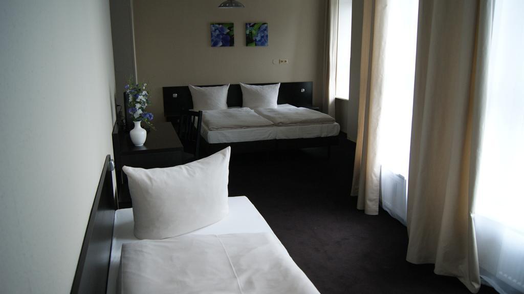 Hotel Pension Eberty Berlin Extérieur photo