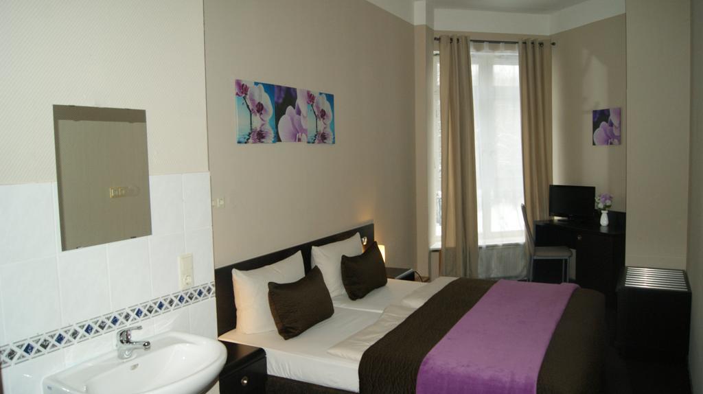 Hotel Pension Eberty Berlin Extérieur photo