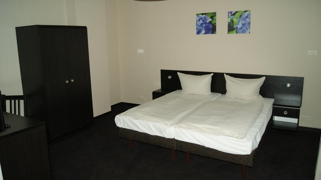 Hotel Pension Eberty Berlin Extérieur photo
