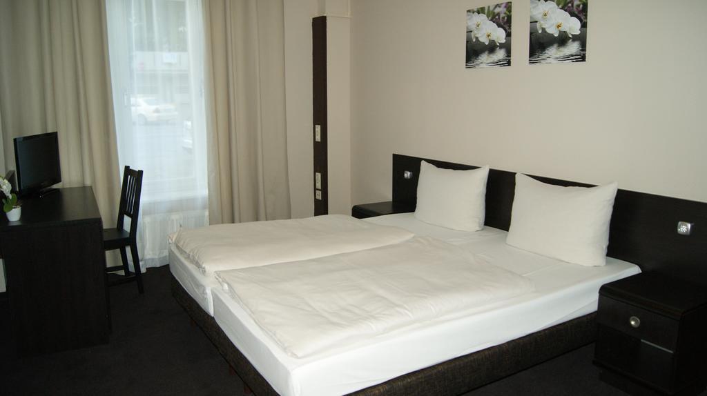 Hotel Pension Eberty Berlin Extérieur photo