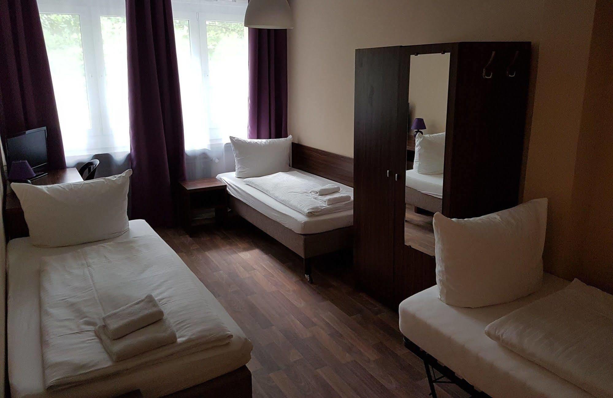 Hotel Pension Eberty Berlin Extérieur photo
