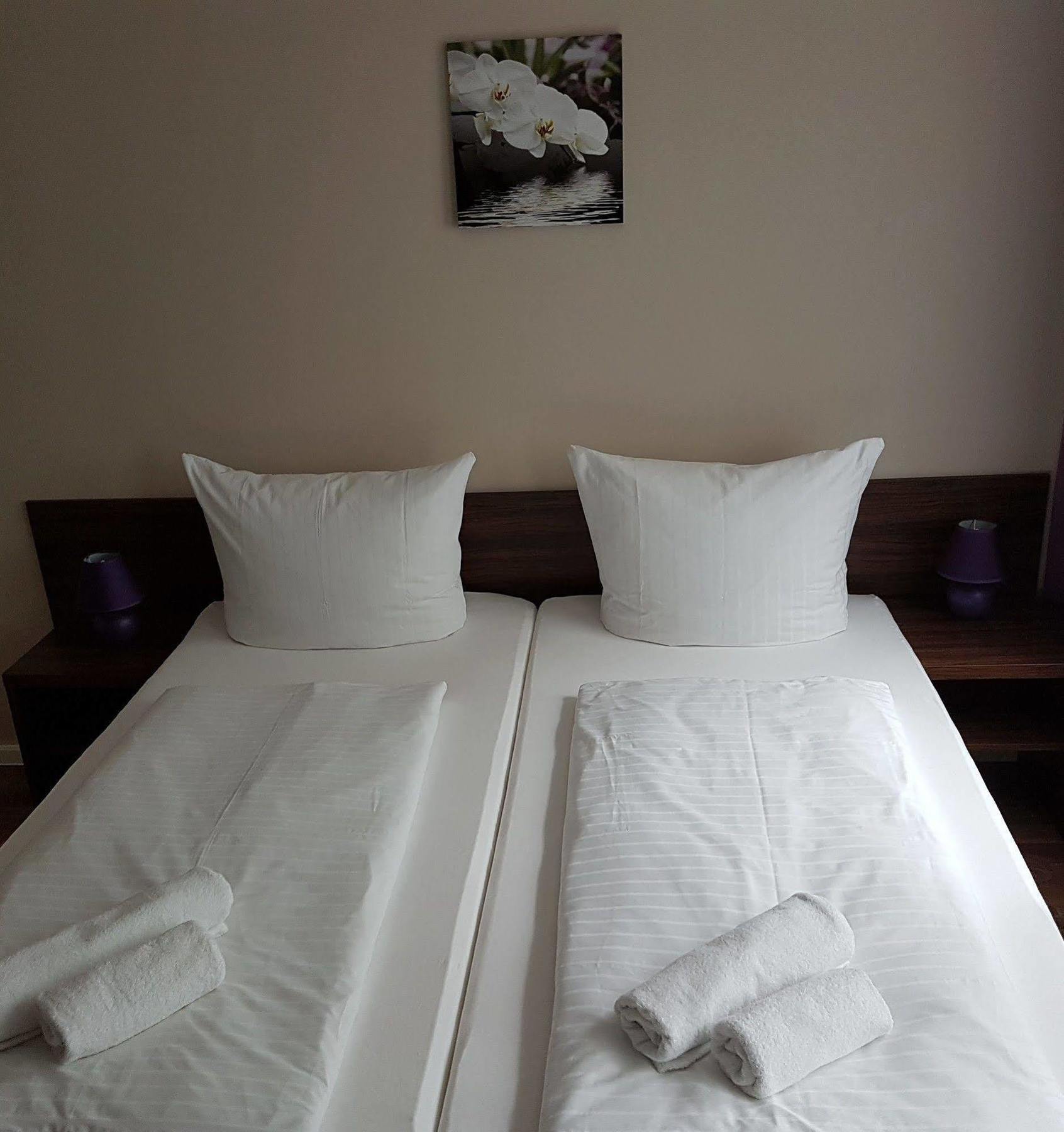 Hotel Pension Eberty Berlin Extérieur photo