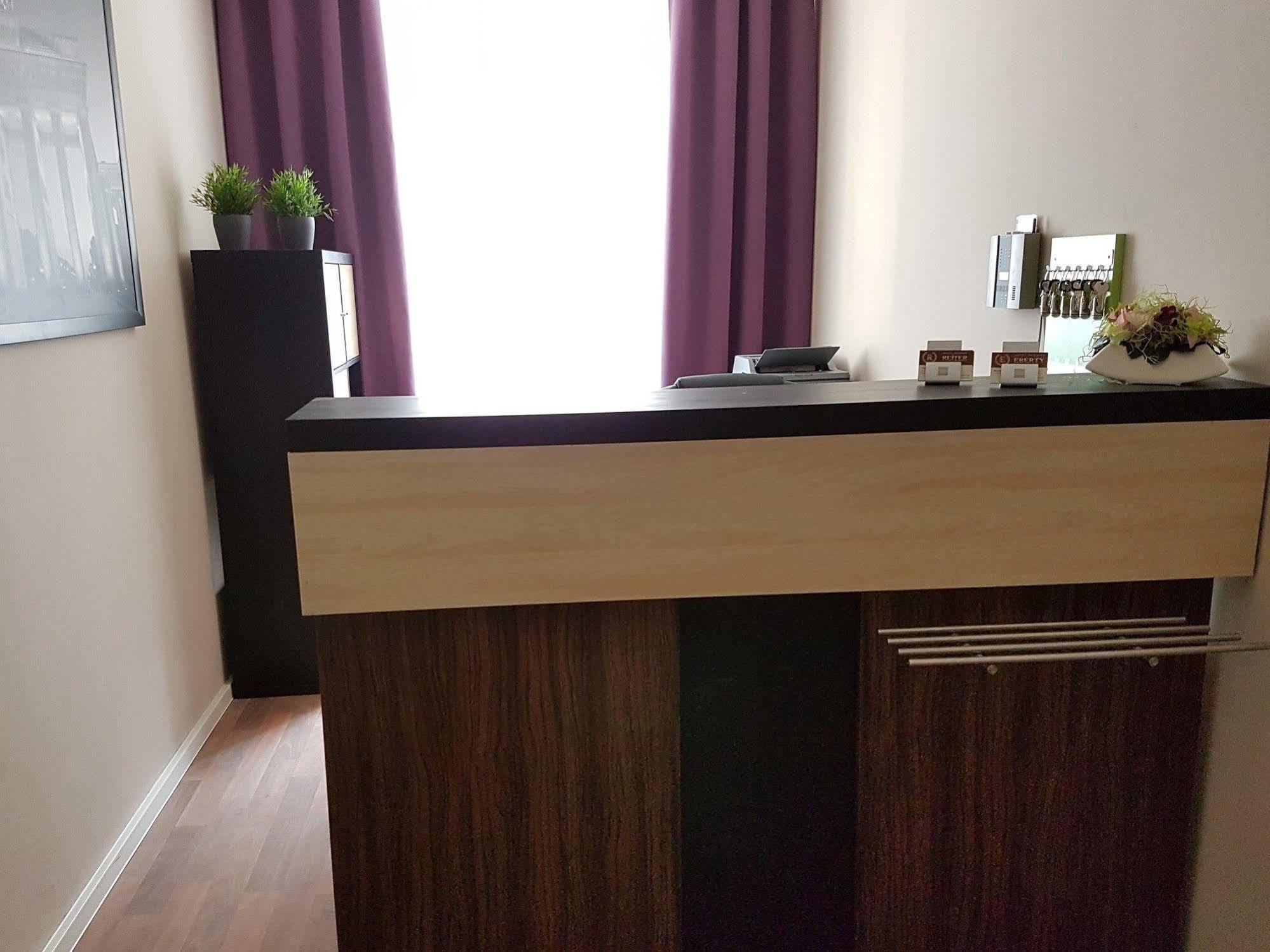 Hotel Pension Eberty Berlin Extérieur photo
