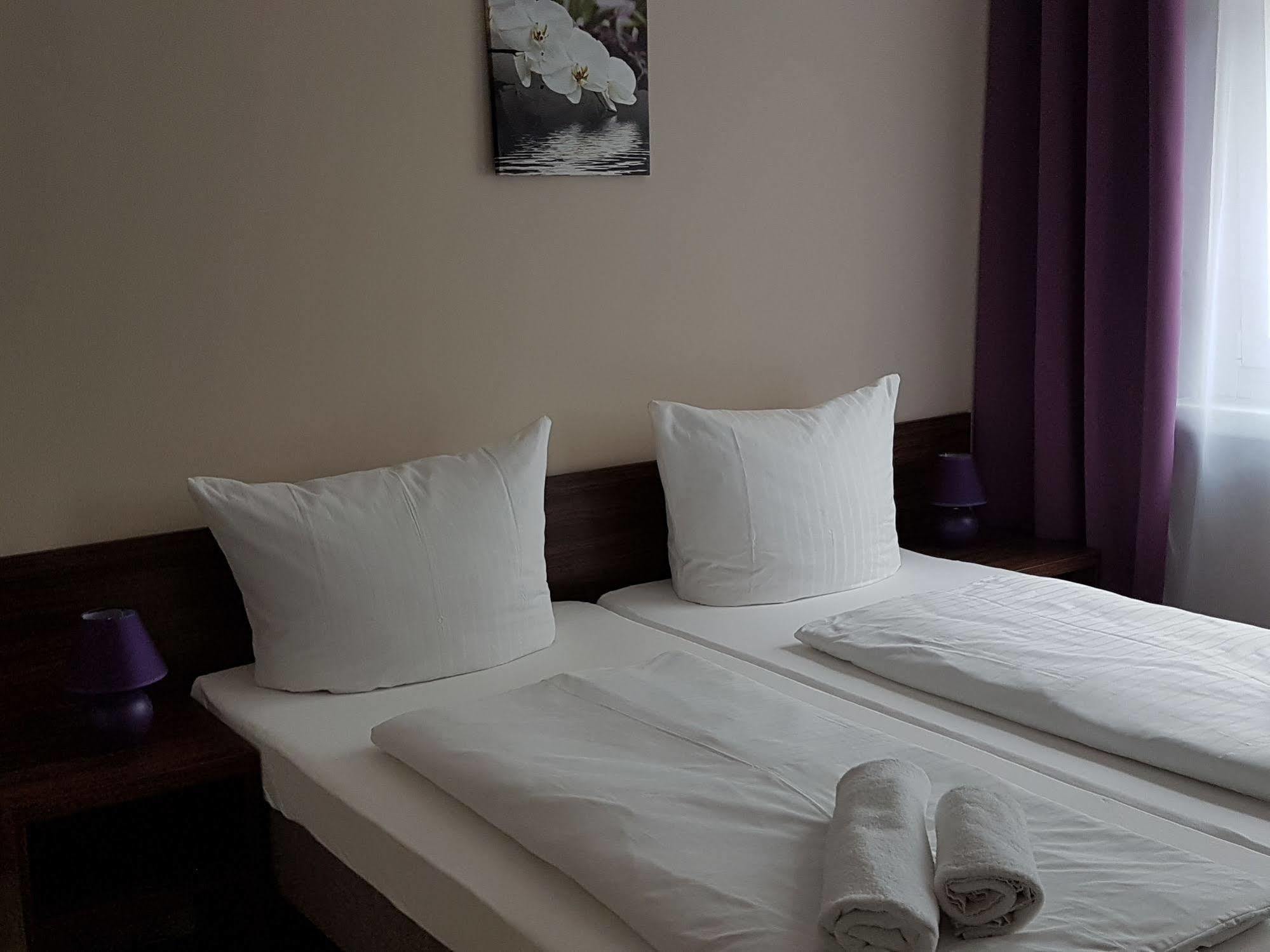 Hotel Pension Eberty Berlin Extérieur photo