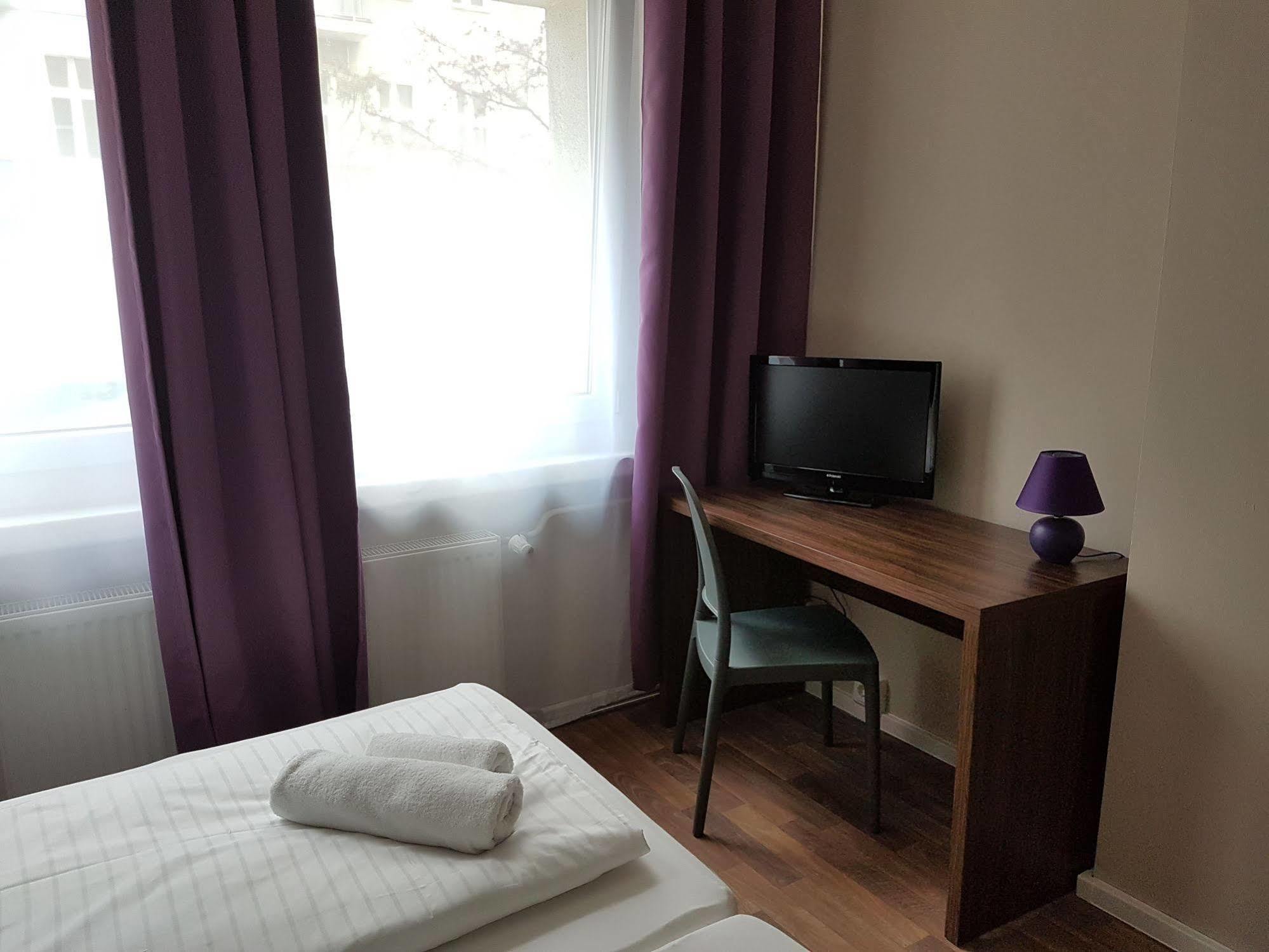 Hotel Pension Eberty Berlin Extérieur photo