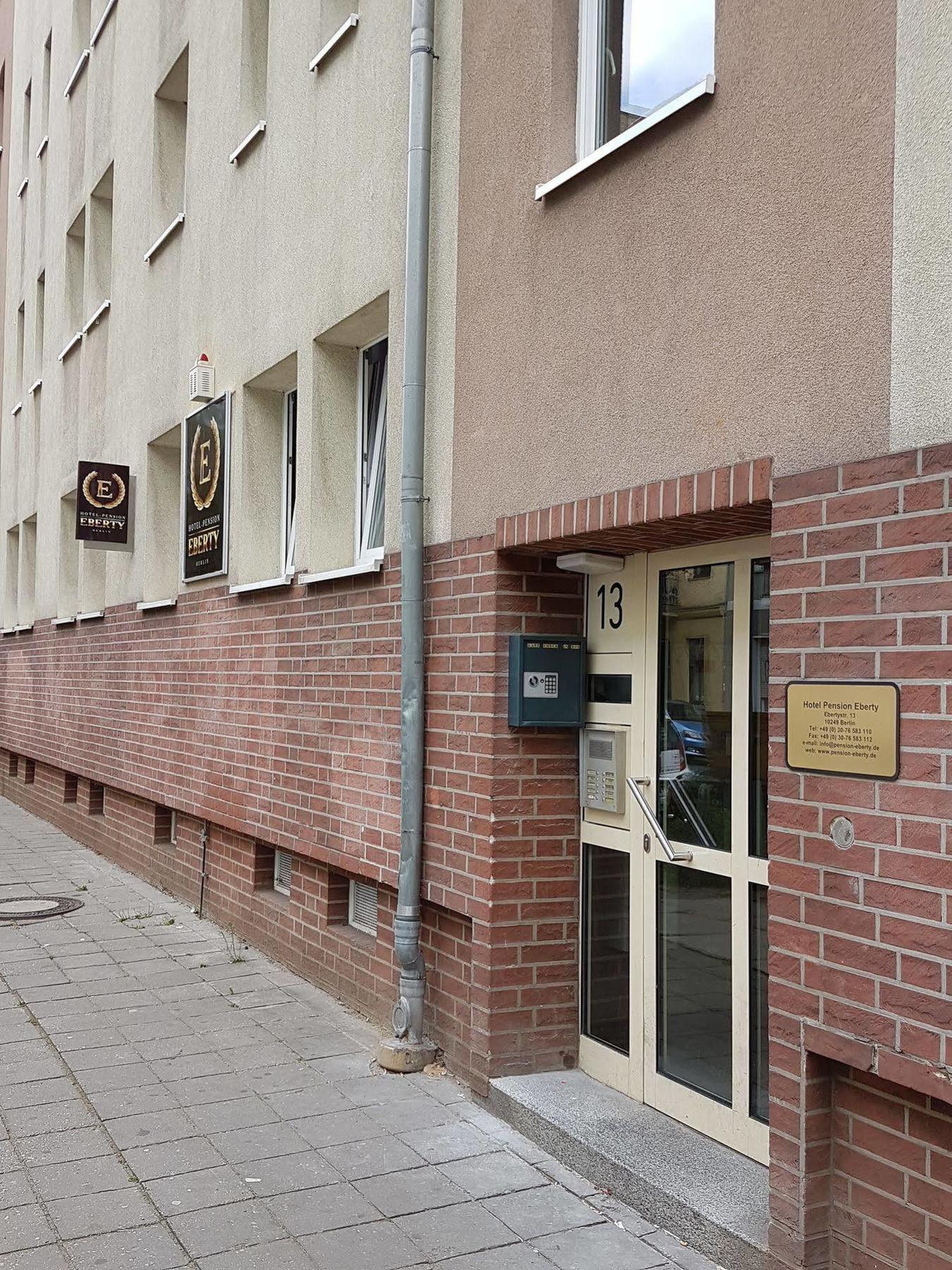 Hotel Pension Eberty Berlin Extérieur photo