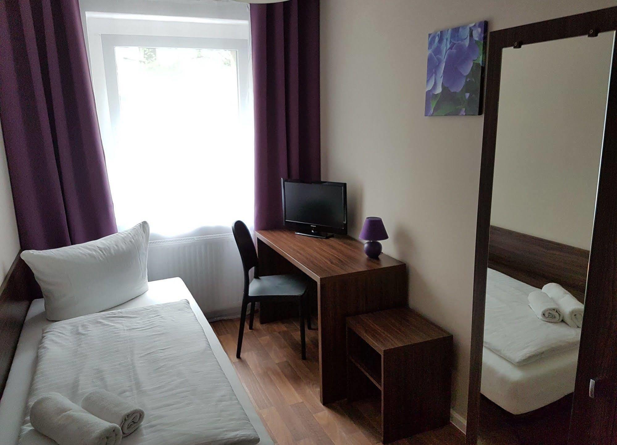 Hotel Pension Eberty Berlin Extérieur photo